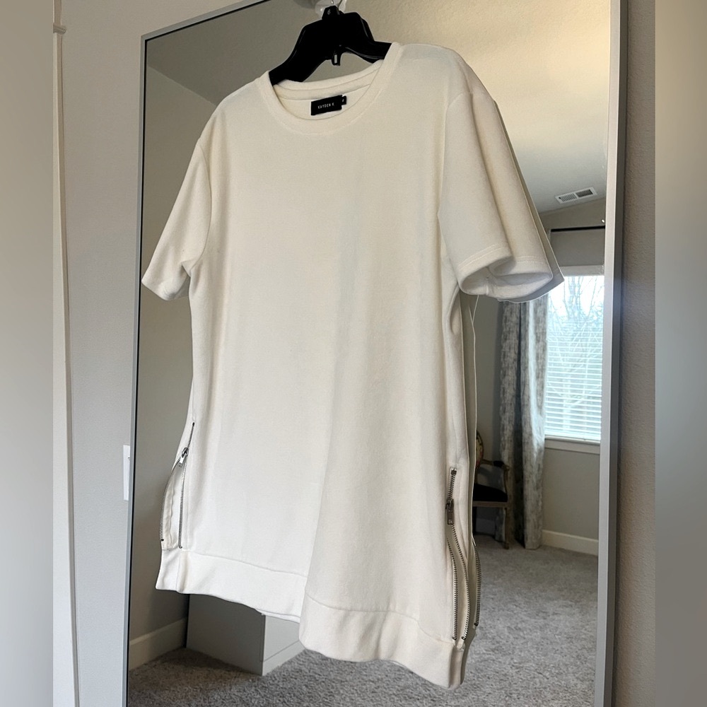 Men’s White Velvet Short Sleeve Top with Zipper Details